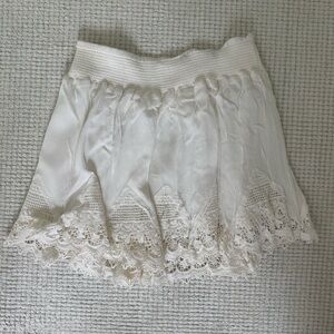 Perfect White mini skirt!! Fits xs/s